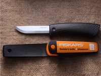 Нож с точилкой