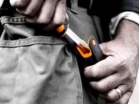 Нож универсальный с точилкой