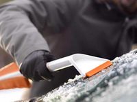 Щетка со скребком SnowXpert™ Щетка со скребком SnowXpert™