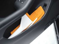 Щетка со скребком SnowXpert™ Щетка со скребком SnowXpert™